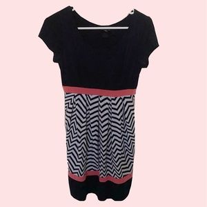 EN FOCUS STUDIO CHEVRON DRESS